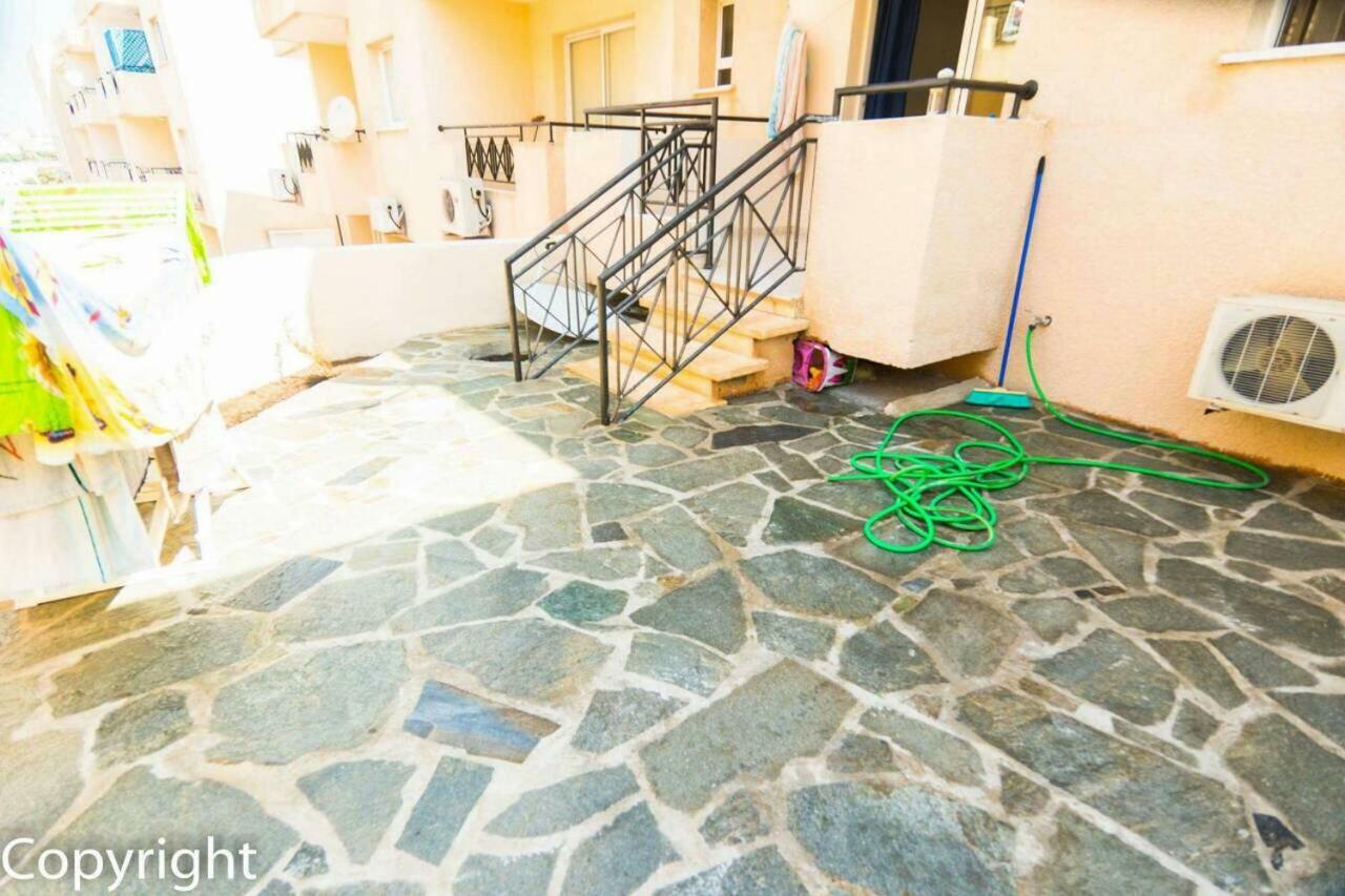 By The Sea Apartment Paphos Bagian luar foto