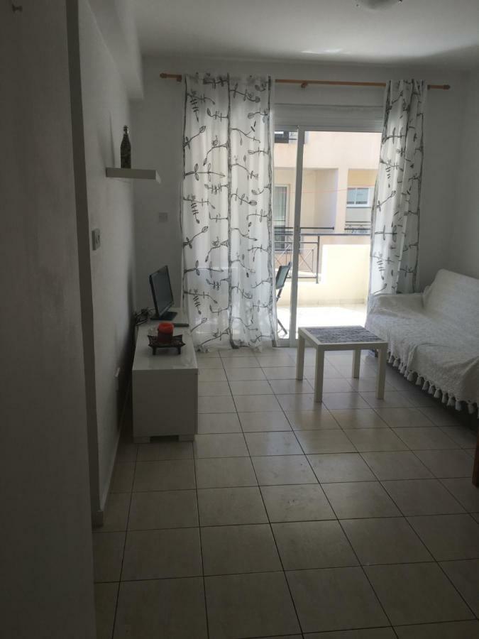 By The Sea Apartment Paphos Bagian luar foto