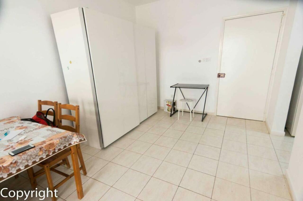 By The Sea Apartment Paphos Bagian luar foto