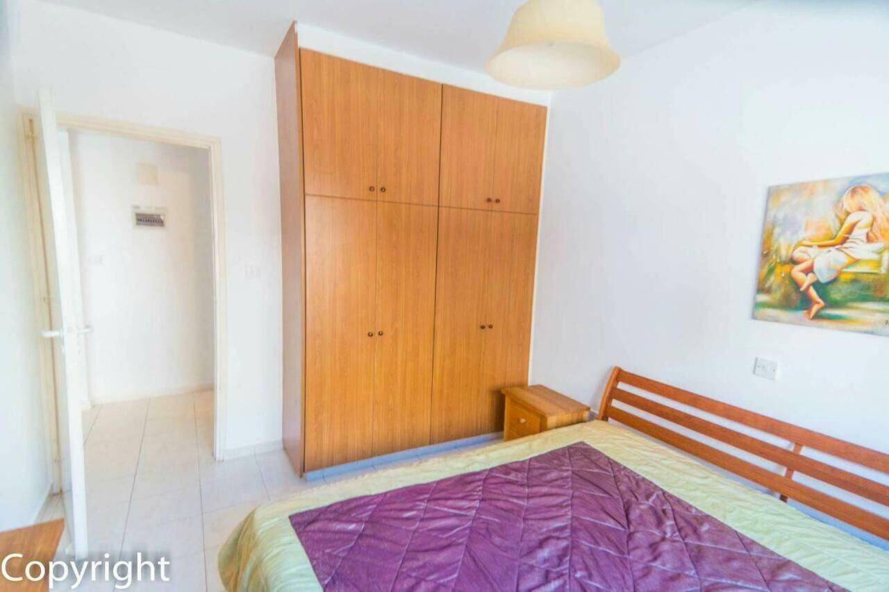 By The Sea Apartment Paphos Bagian luar foto