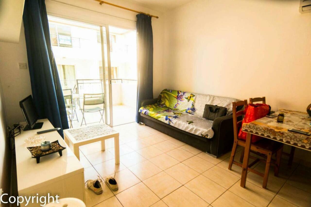 By The Sea Apartment Paphos Bagian luar foto