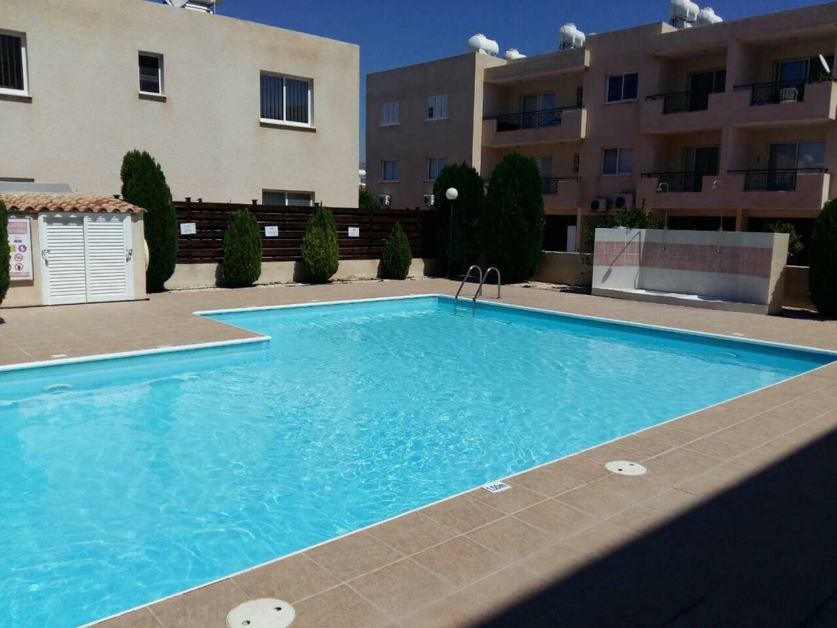 By The Sea Apartment Paphos Bagian luar foto