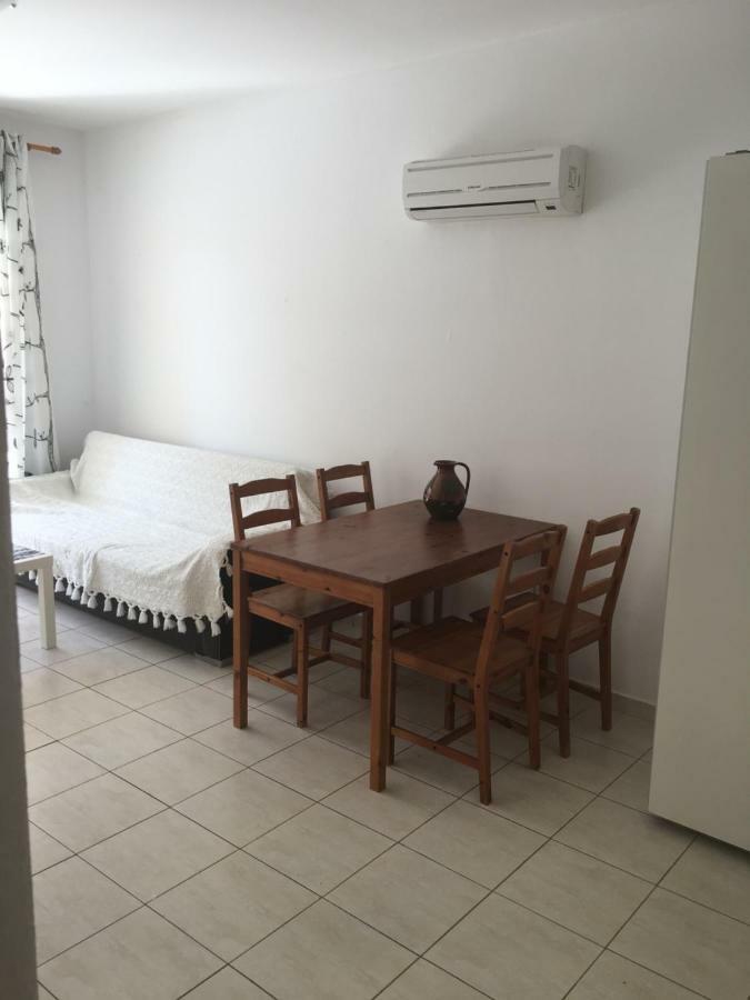 By The Sea Apartment Paphos Bagian luar foto