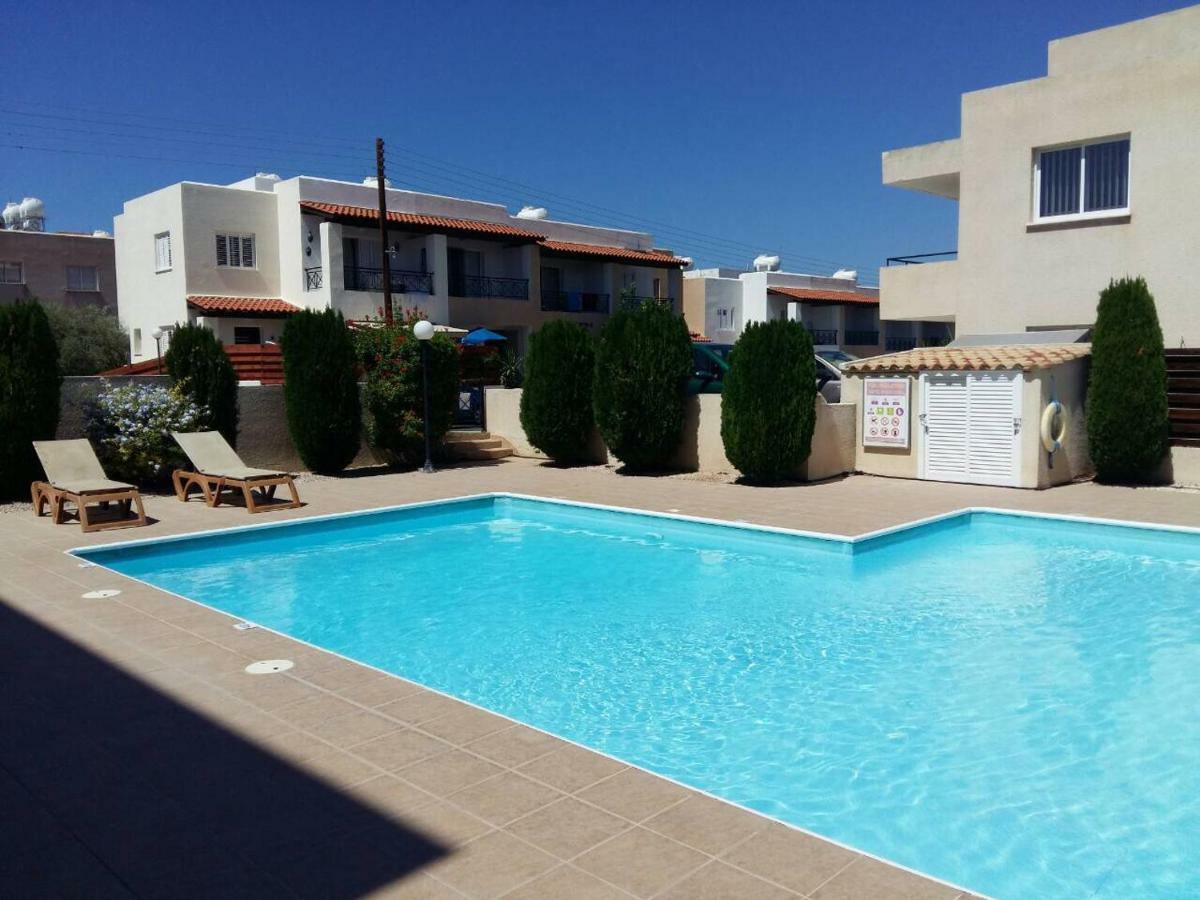 By The Sea Apartment Paphos Bagian luar foto