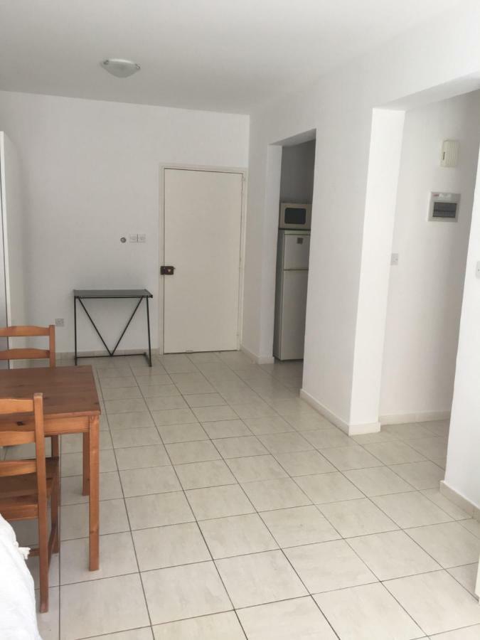 By The Sea Apartment Paphos Bagian luar foto