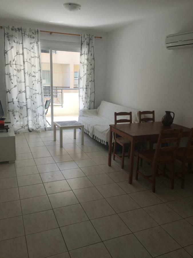 By The Sea Apartment Paphos Bagian luar foto