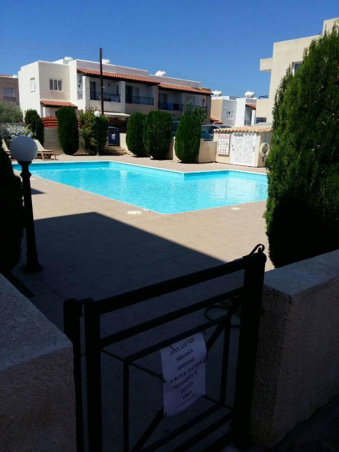 By The Sea Apartment Paphos Bagian luar foto