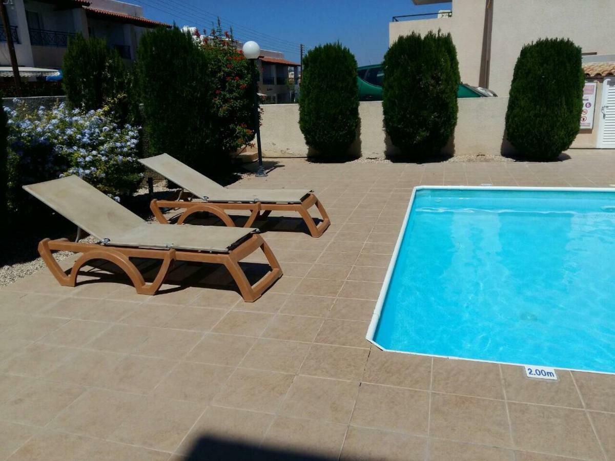 By The Sea Apartment Paphos Bagian luar foto